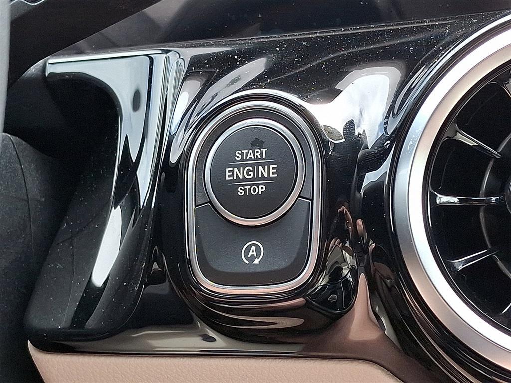 new 2025 Mercedes-Benz GLA 250 car, priced at $44,250