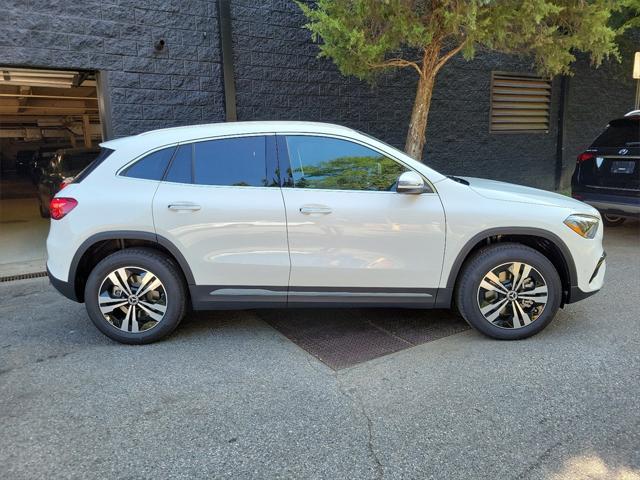 new 2025 Mercedes-Benz GLA 250 car, priced at $49,455