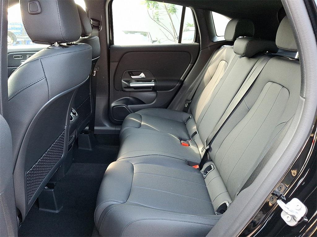 new 2025 Mercedes-Benz GLA 250 car, priced at $47,295