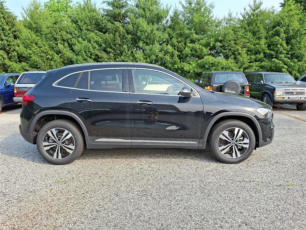 new 2025 Mercedes-Benz GLA 250 car, priced at $47,295