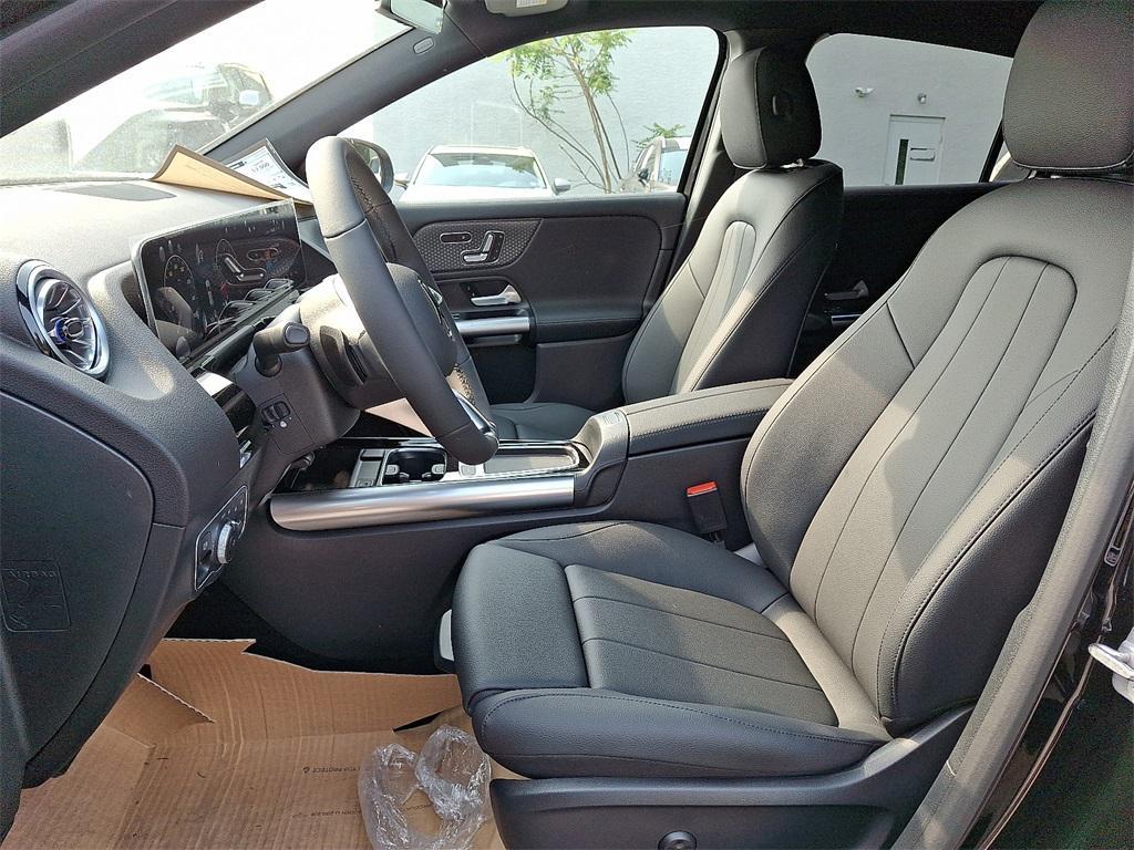 new 2025 Mercedes-Benz GLA 250 car, priced at $47,295