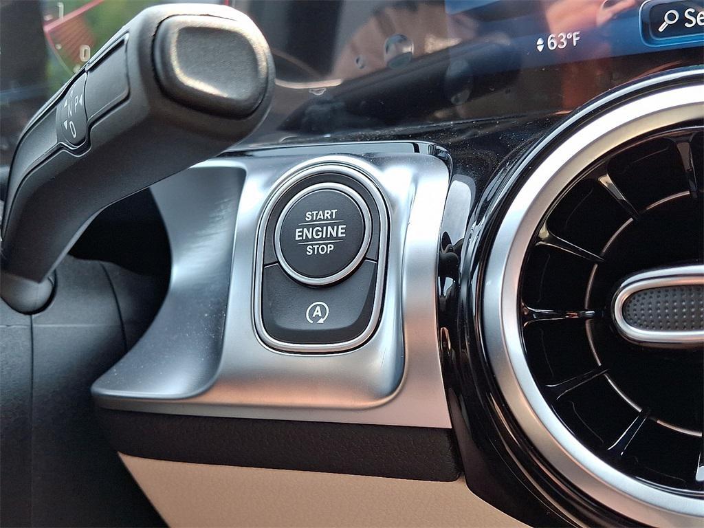 new 2025 Mercedes-Benz GLB 250 car, priced at $46,550