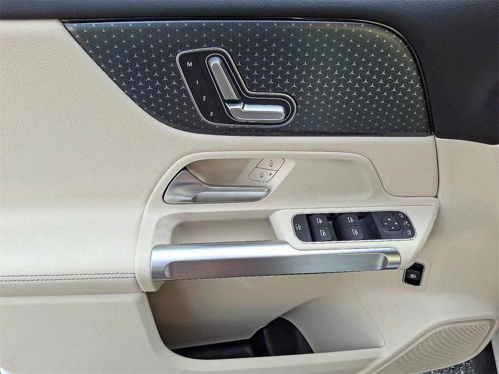 new 2025 Mercedes-Benz GLB 250 car, priced at $46,550