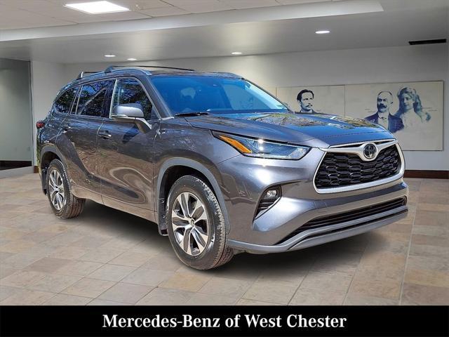 used 2021 Toyota Highlander car, priced at $26,981