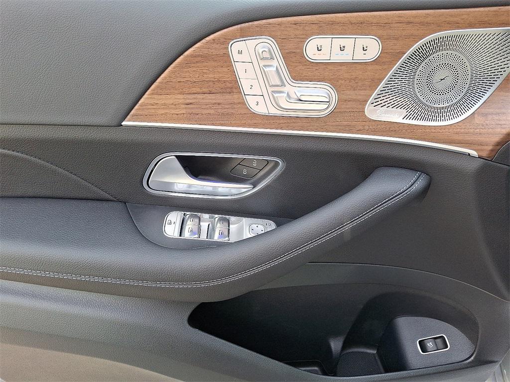 new 2025 Mercedes-Benz GLS 450 car, priced at $95,365