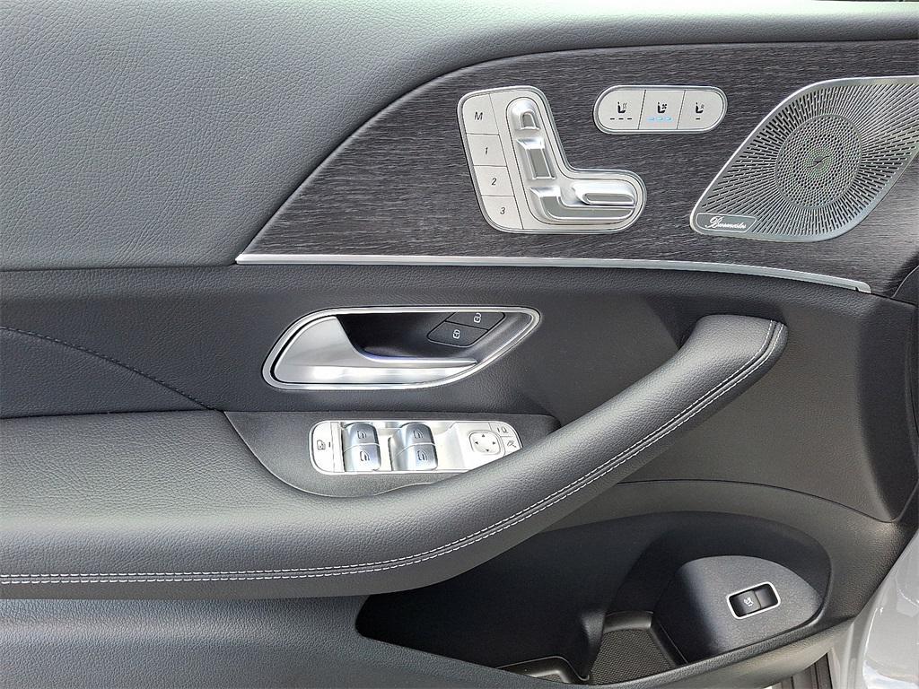 new 2025 Mercedes-Benz GLS 450 car, priced at $103,260