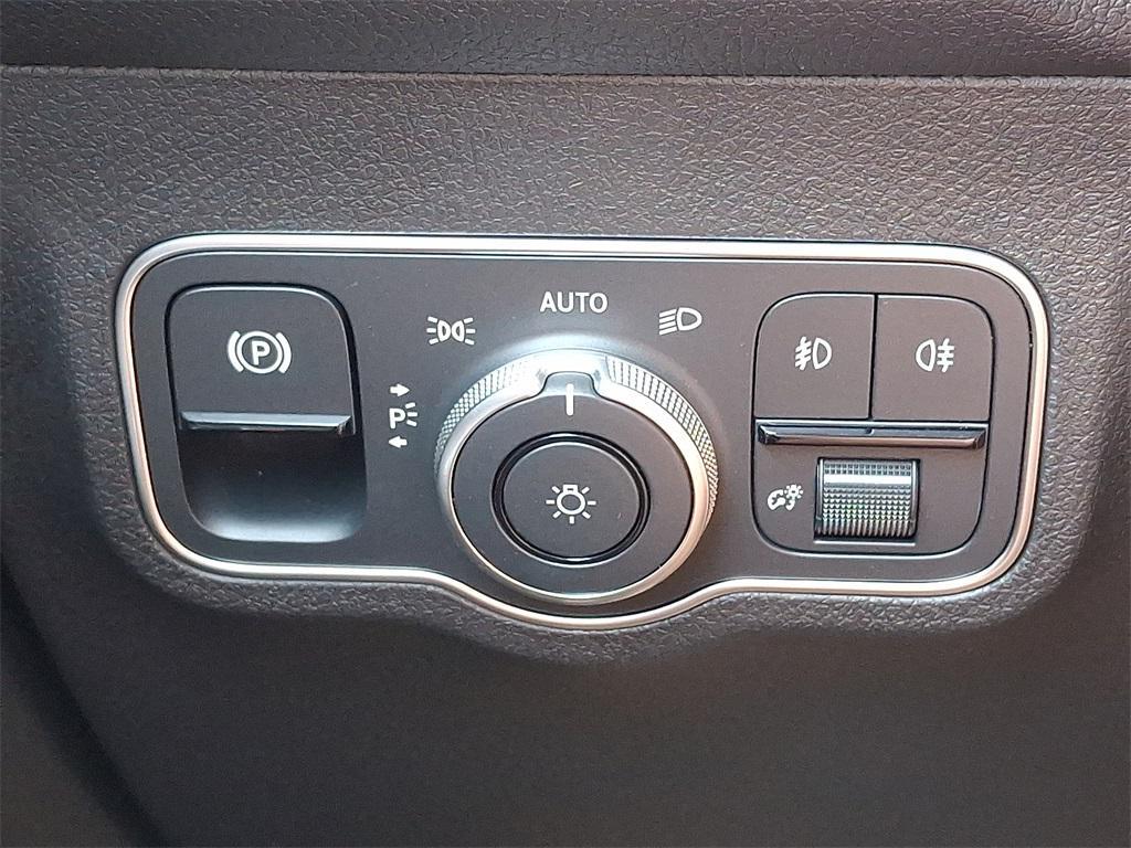 new 2026 Mercedes-Benz GLB 250 car, priced at $51,815