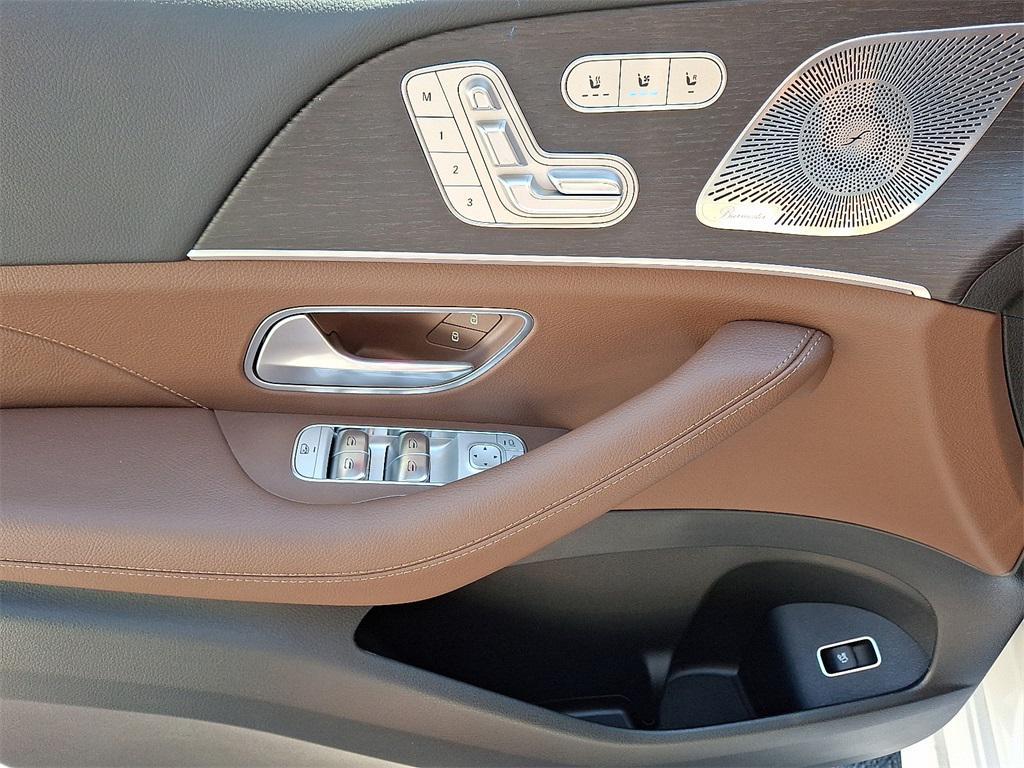 new 2025 Mercedes-Benz GLE 450 car, priced at $82,100