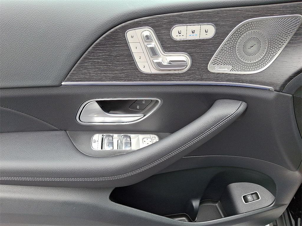 new 2026 Mercedes-Benz GLS 580 car, priced at $119,930