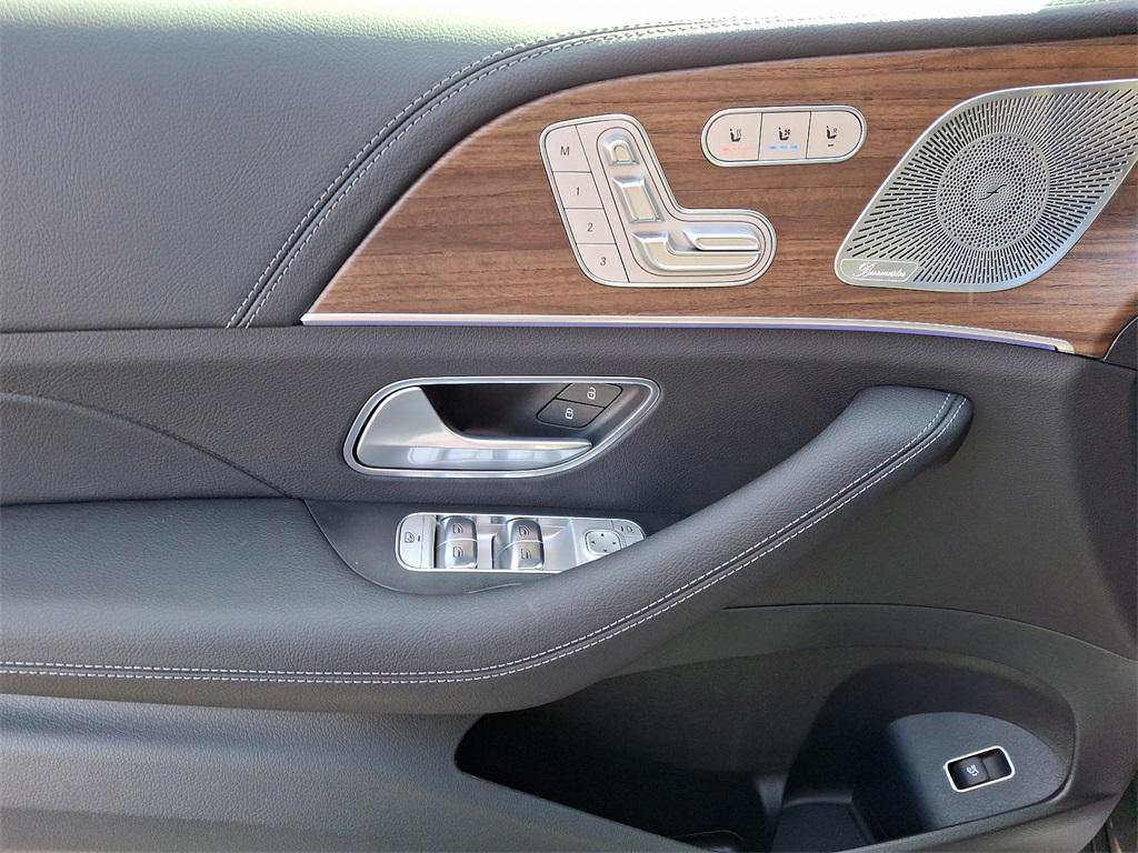 new 2025 Mercedes-Benz GLS 580 car, priced at $117,280