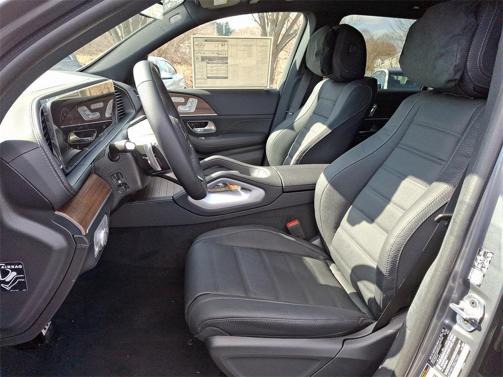 new 2025 Mercedes-Benz GLS 580 car, priced at $117,280
