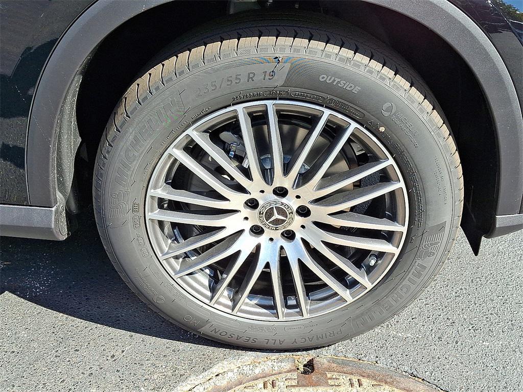 new 2026 Mercedes-Benz GLC 300 car, priced at $58,685