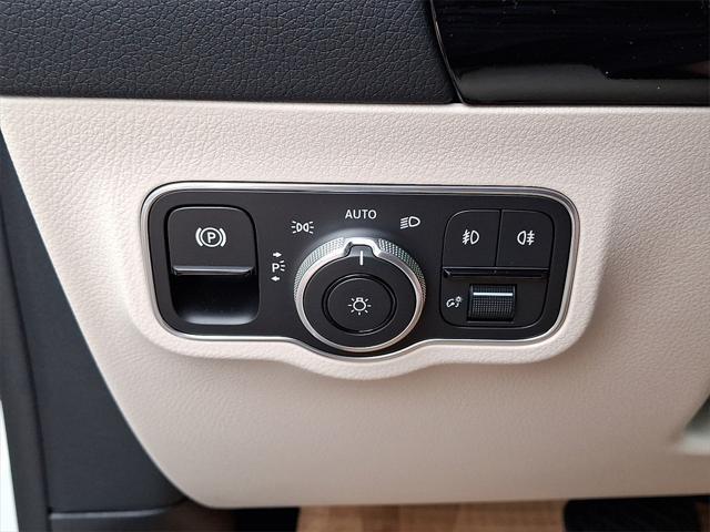 new 2025 Mercedes-Benz GLA 250 car, priced at $44,250