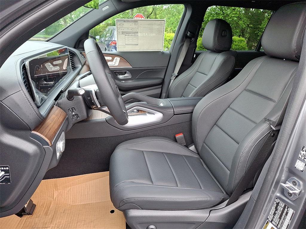 new 2025 Mercedes-Benz GLS 450 car, priced at $96,495