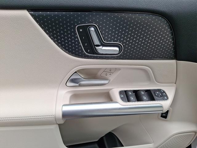 new 2025 Mercedes-Benz GLA 250 car, priced at $44,250
