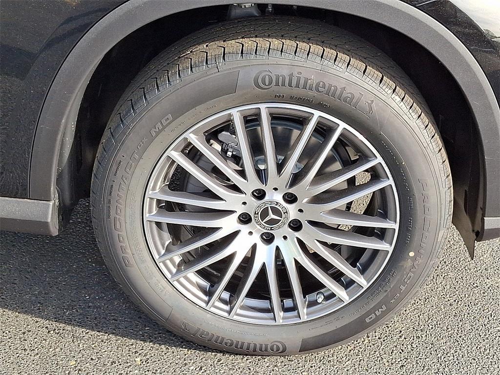 new 2025 Mercedes-Benz GLC 300 car, priced at $57,670