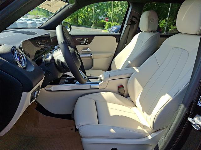 new 2025 Mercedes-Benz GLB 250 car, priced at $52,425