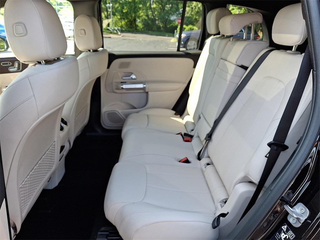 new 2025 Mercedes-Benz GLB 250 car, priced at $52,425
