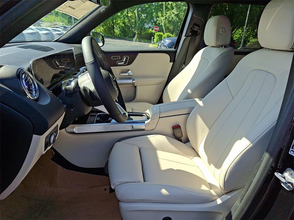 new 2025 Mercedes-Benz GLB 250 car, priced at $52,425