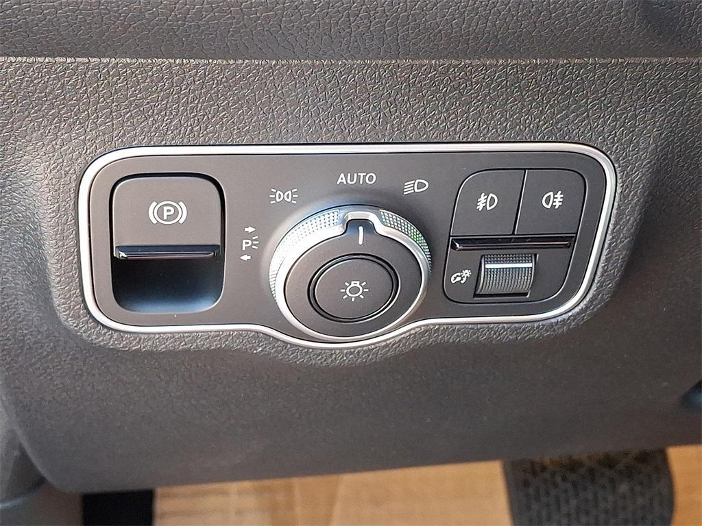 new 2025 Mercedes-Benz GLB 250 car, priced at $51,225