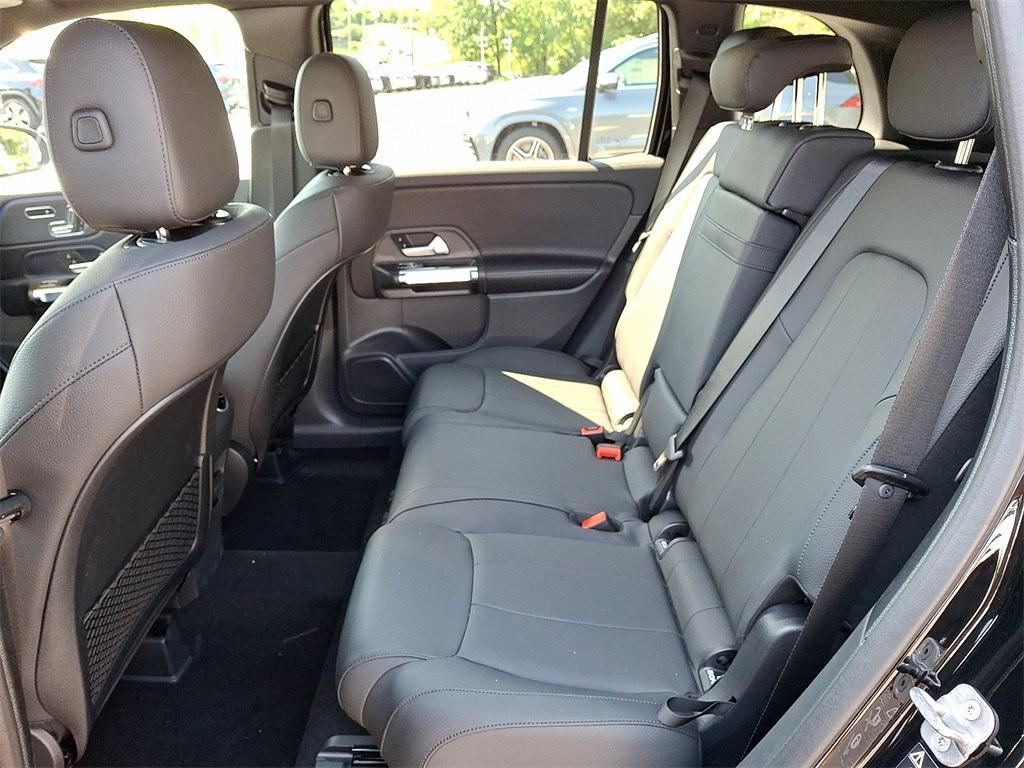 new 2025 Mercedes-Benz GLB 250 car, priced at $51,225
