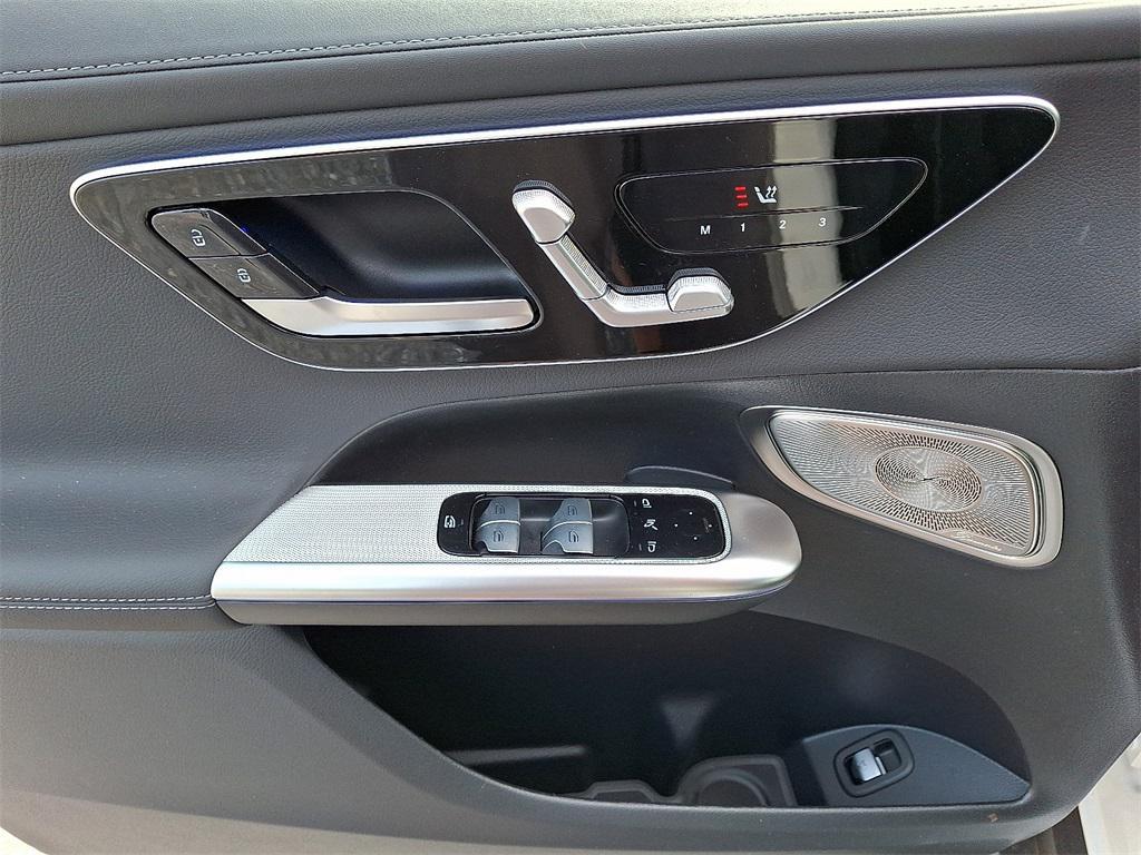new 2025 Mercedes-Benz GLC 300 car, priced at $61,950