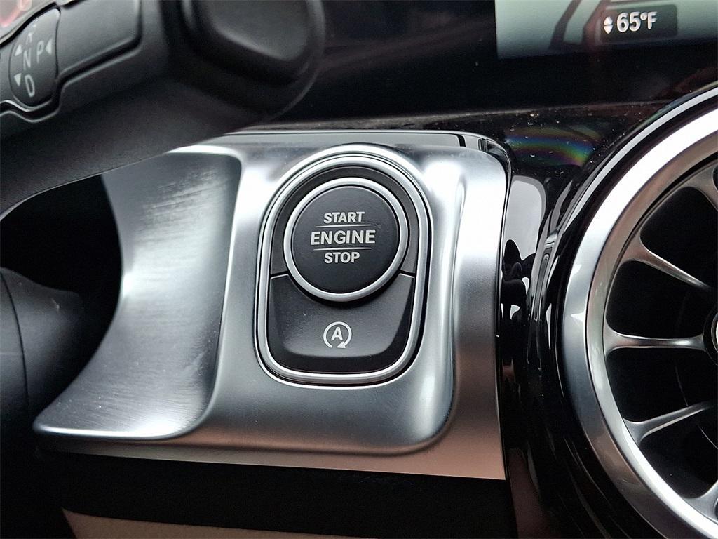 new 2025 Mercedes-Benz GLB 250 car, priced at $52,295