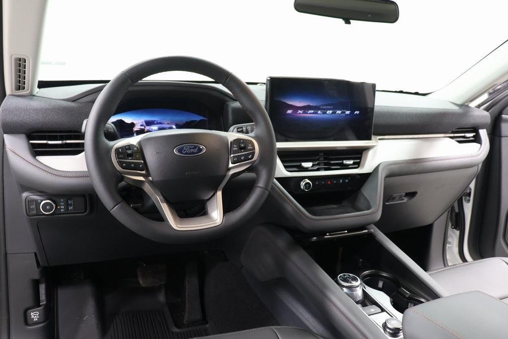 new 2025 Ford Explorer car, priced at $47,084