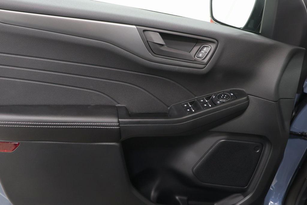 new 2025 Ford Escape car, priced at $26,995