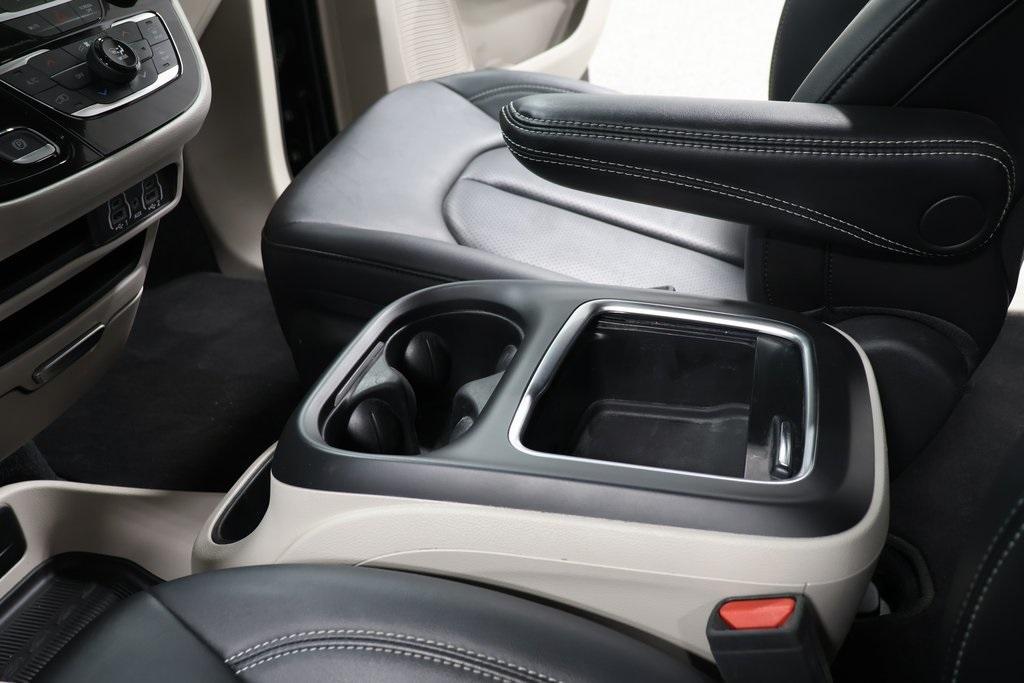 used 2024 Chrysler Pacifica car, priced at $33,310