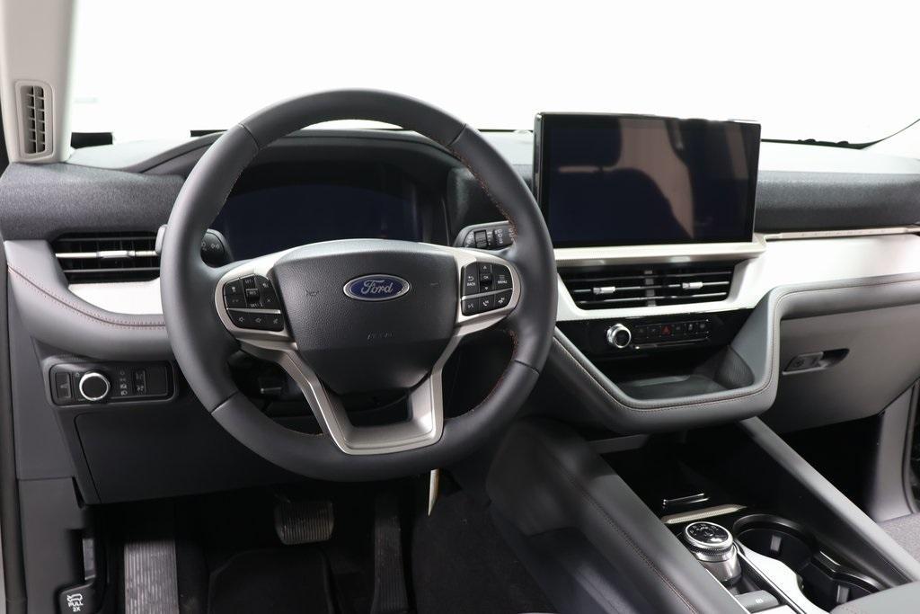 new 2025 Ford Explorer car, priced at $39,995