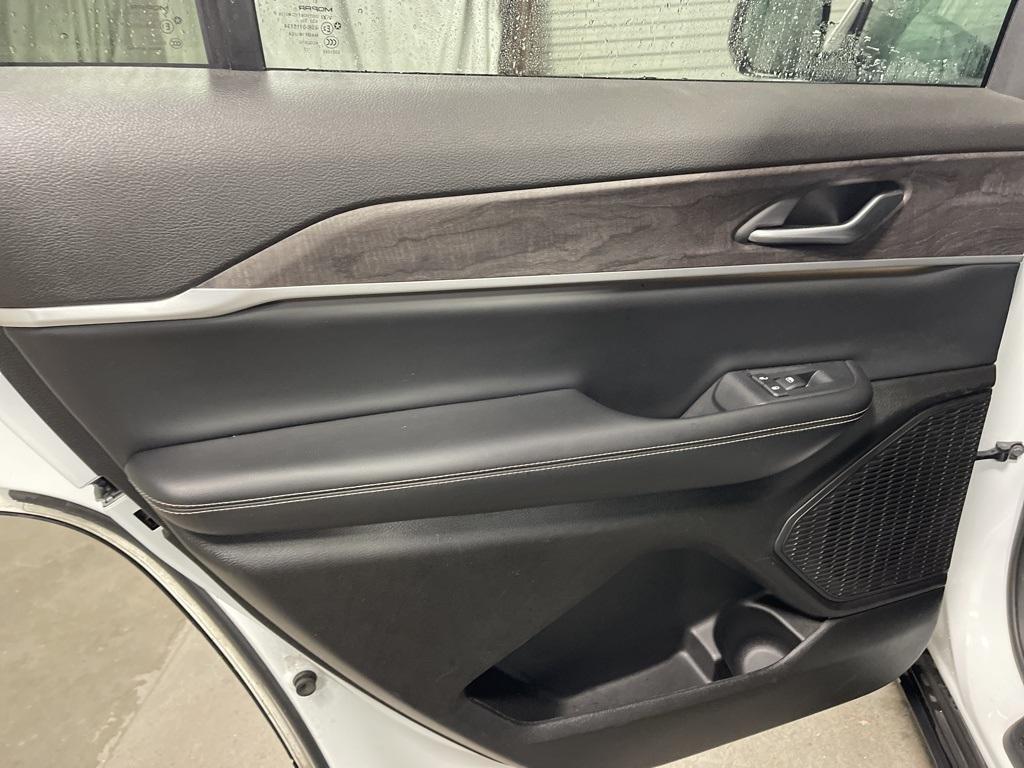 used 2023 Jeep Grand Cherokee L car, priced at $28,688