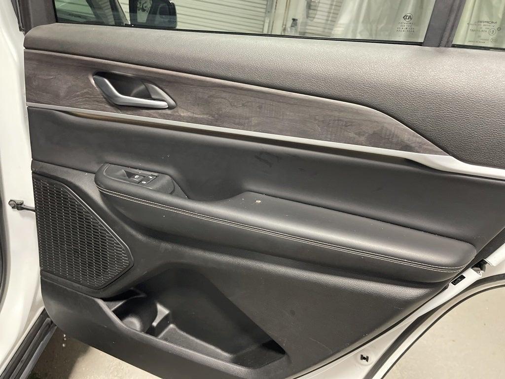 used 2023 Jeep Grand Cherokee L car, priced at $28,989