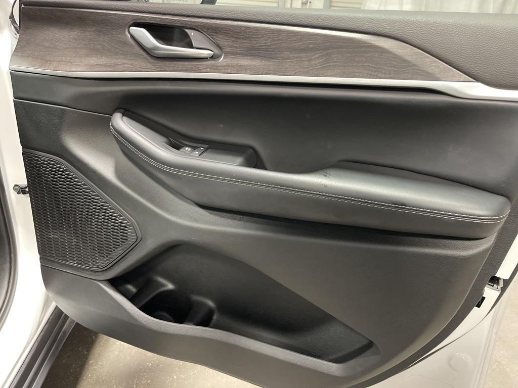used 2023 Jeep Grand Cherokee car, priced at $32,600