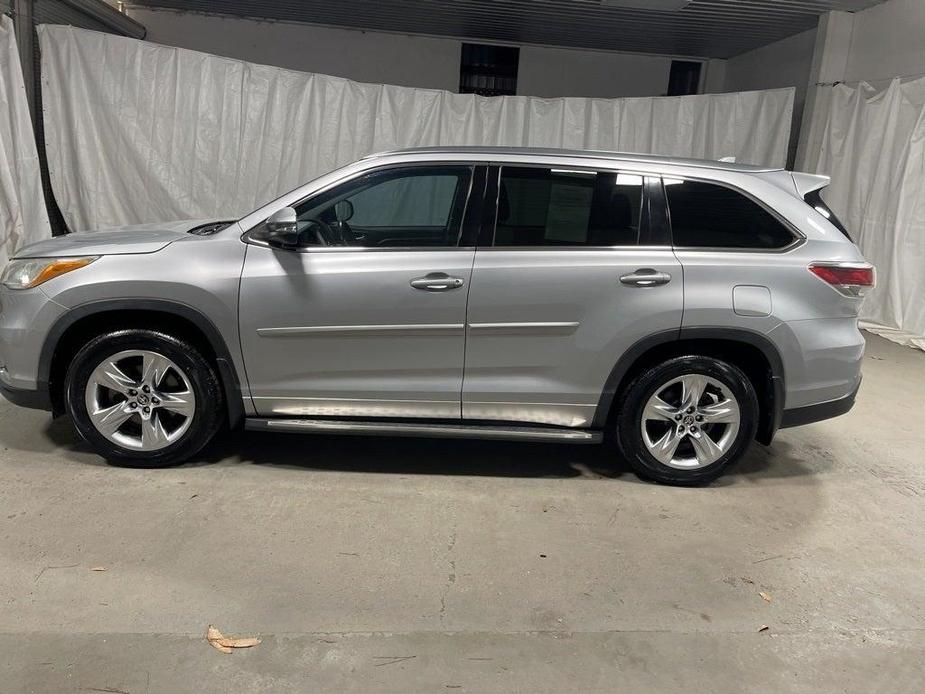 used 2016 Toyota Highlander car, priced at $19,300