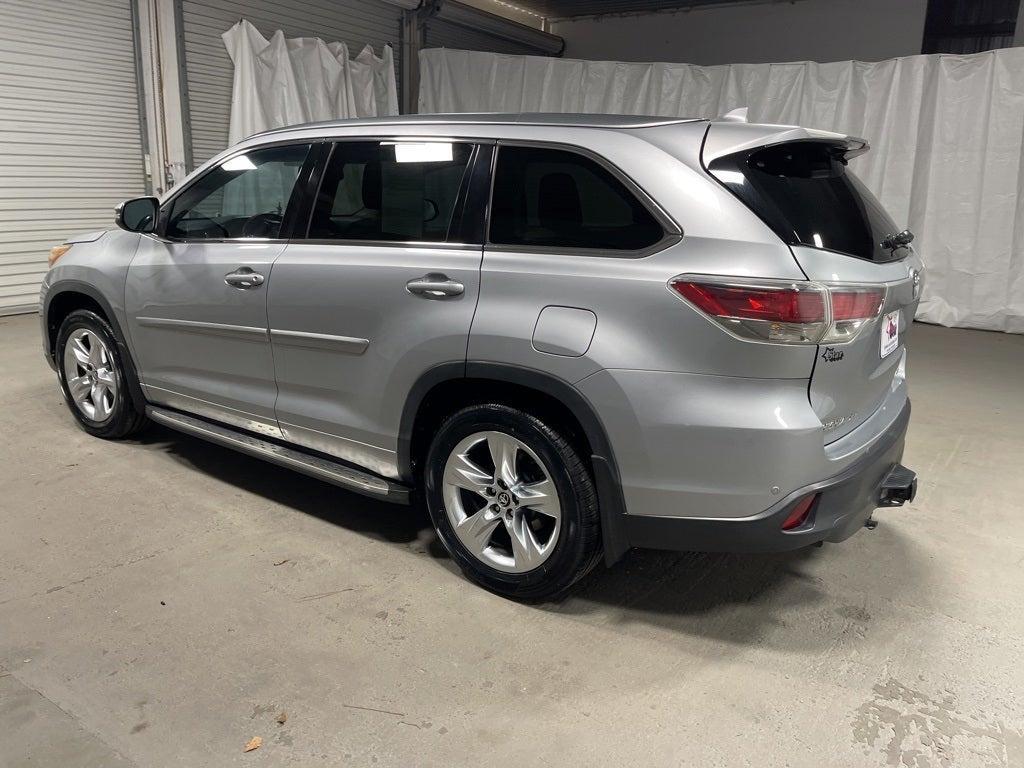 used 2016 Toyota Highlander car, priced at $19,300