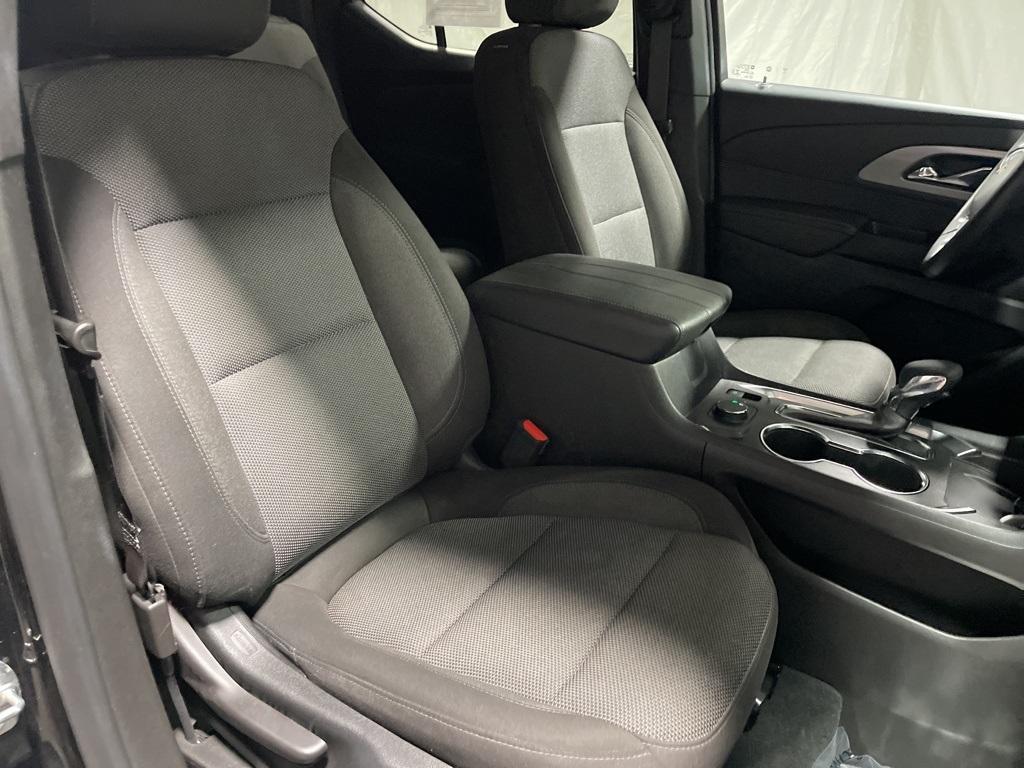 used 2023 Chevrolet Traverse car, priced at $28,799