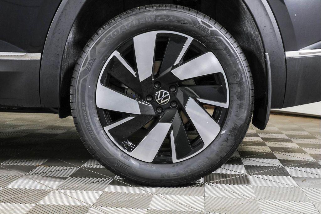 new 2026 Volkswagen Atlas Cross Sport car, priced at $48,625