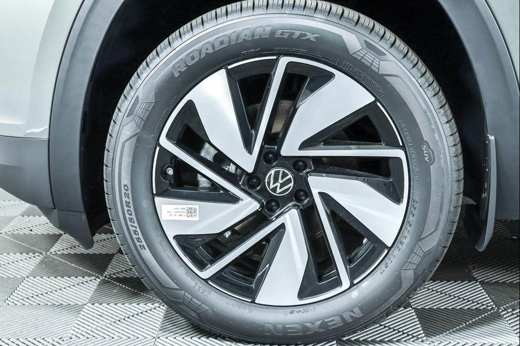 new 2026 Volkswagen Atlas car, priced at $46,164