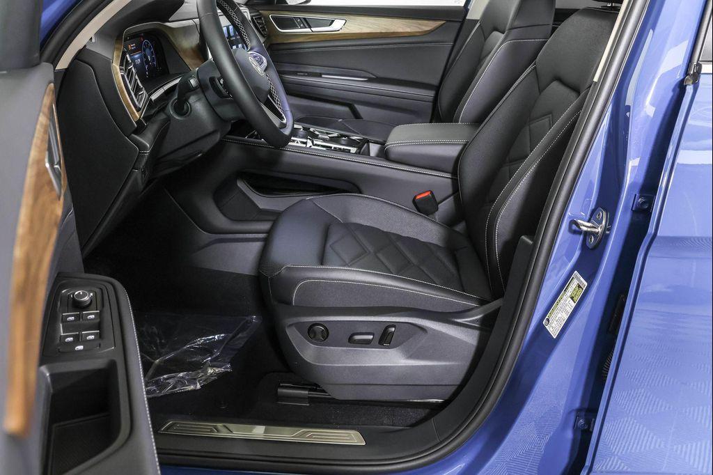 new 2026 Volkswagen Atlas car, priced at $45,028