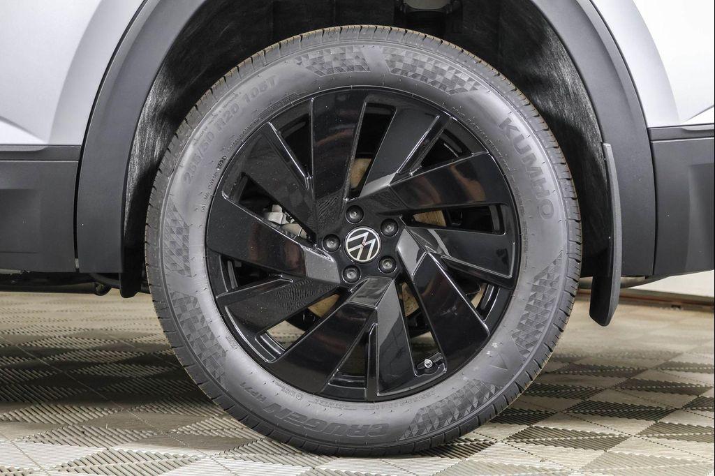 new 2026 Volkswagen Atlas car, priced at $46,676