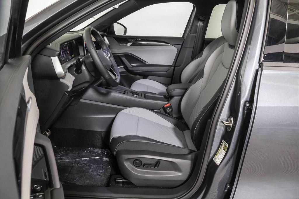 new 2025 Volkswagen Tiguan car, priced at $37,677