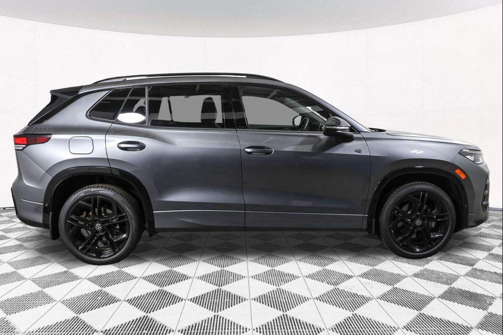 new 2025 Volkswagen Tiguan car, priced at $37,677