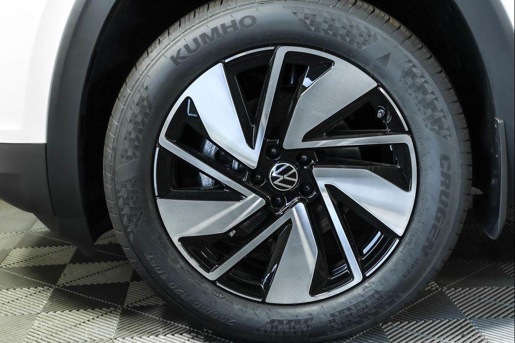 new 2025 Volkswagen Atlas car, priced at $40,514
