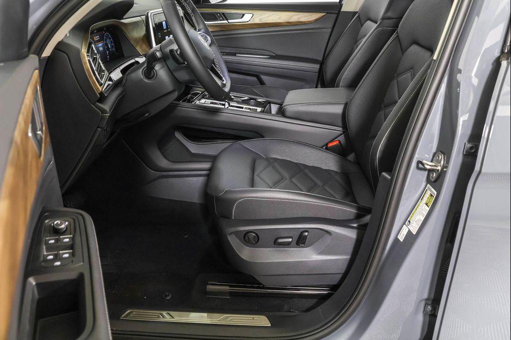 new 2026 Volkswagen Atlas car, priced at $45,581