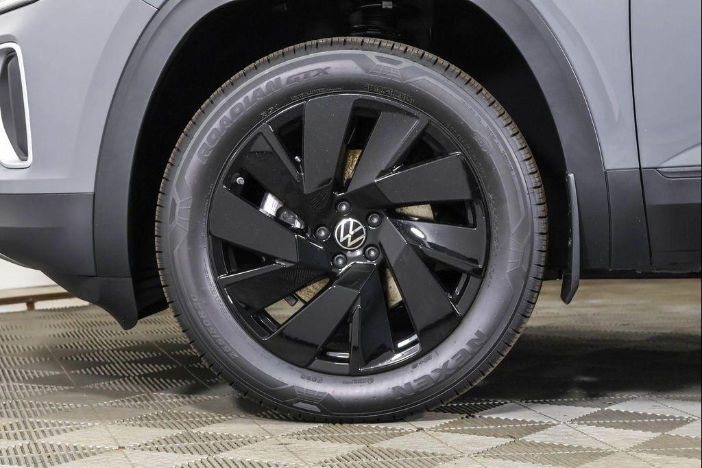 new 2026 Volkswagen Atlas car, priced at $45,581