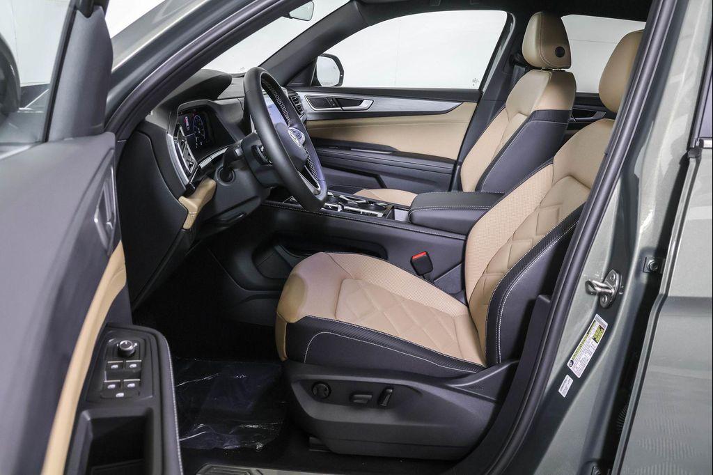 new 2026 Volkswagen Atlas Cross Sport car, priced at $44,122