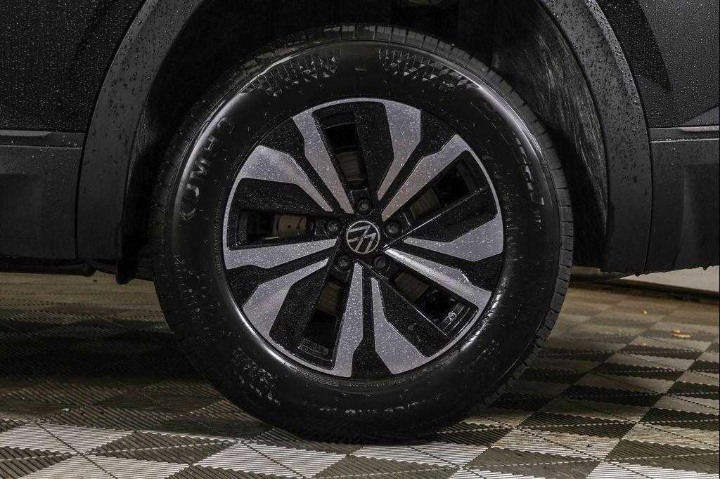 new 2026 Volkswagen Atlas car, priced at $40,826