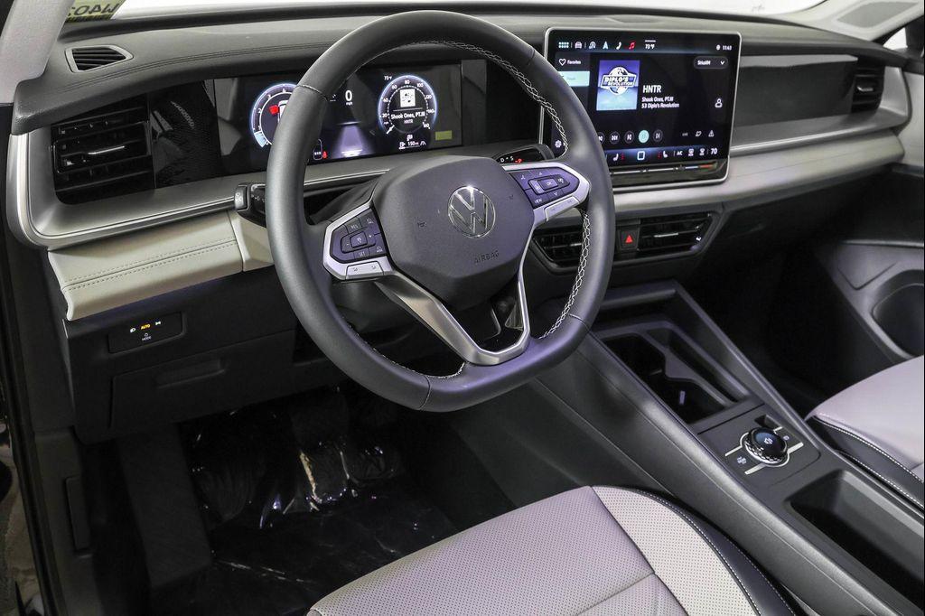 new 2025 Volkswagen Tiguan car, priced at $35,026