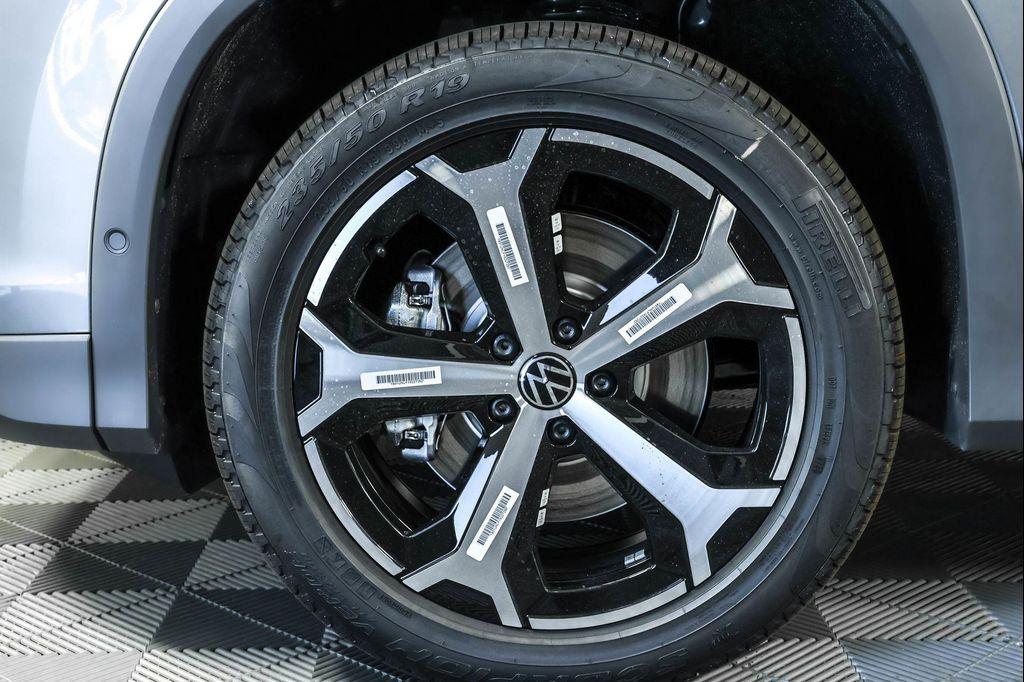 new 2025 Volkswagen Tiguan car, priced at $34,027